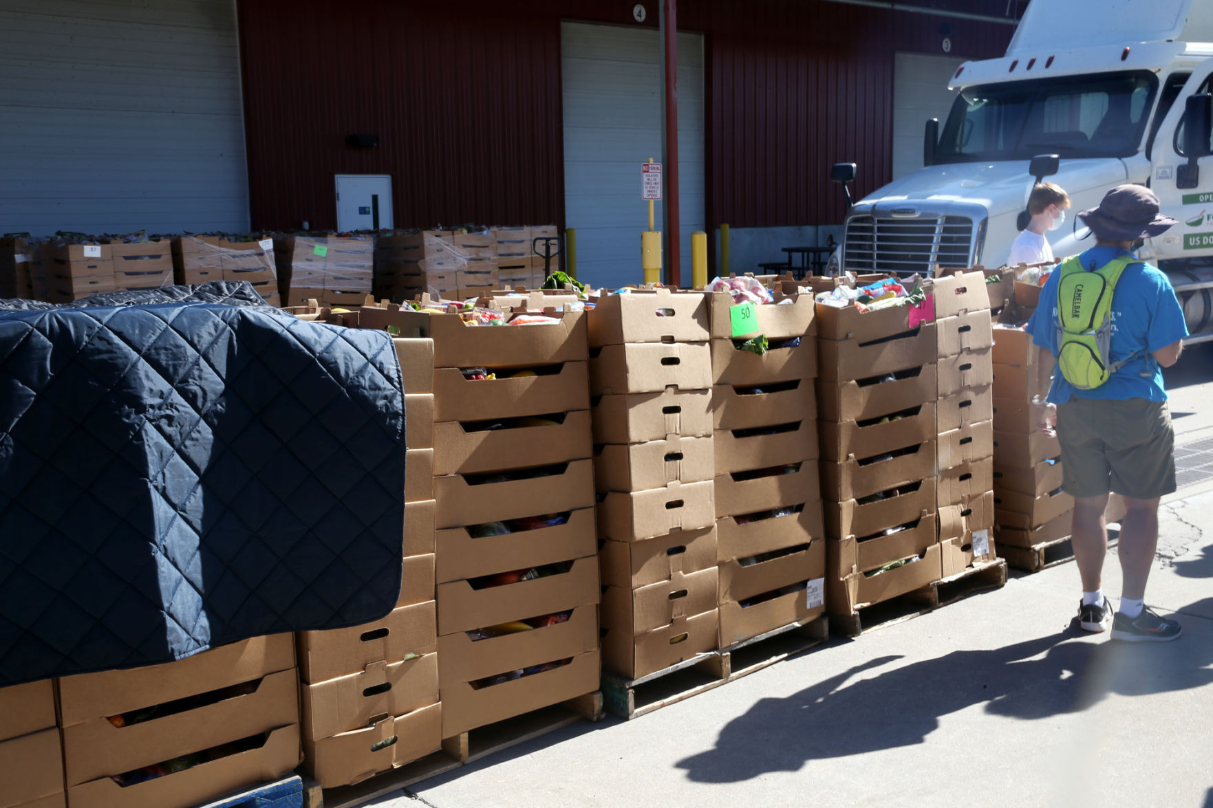 061320_foodbank2_ep.jpg